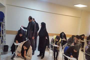 بازدید رئیس دانشگاه از جلسه امتحانات